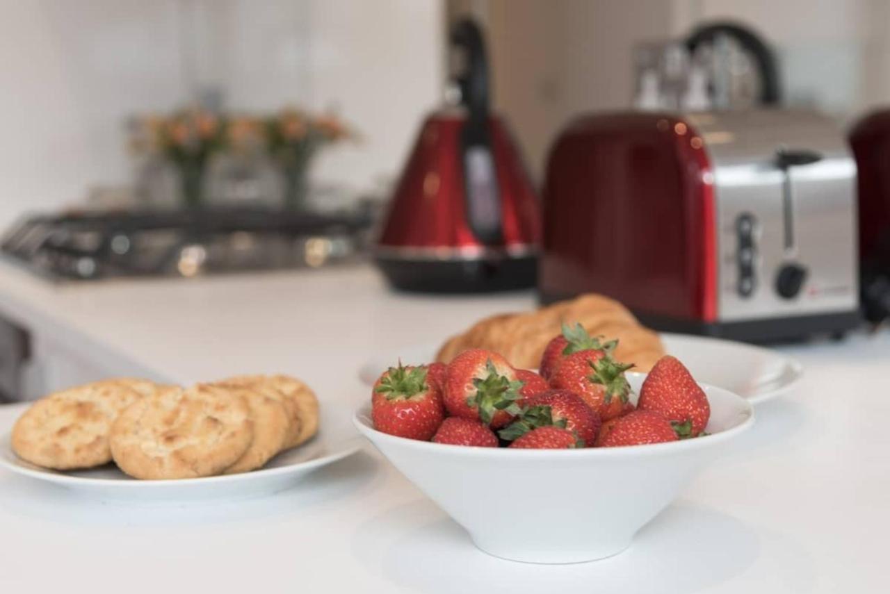 Luxury 2 Bed Apartment With Sw Facing Terrace Londen Buitenkant foto