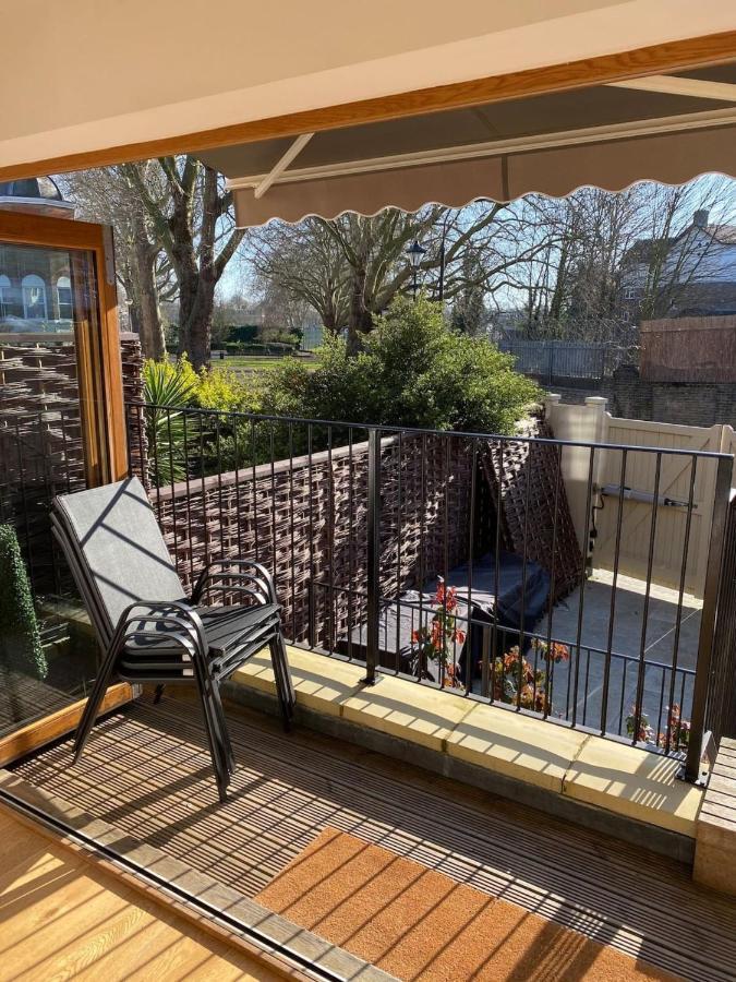 Luxury 2 Bed Apartment With Sw Facing Terrace Londen Buitenkant foto