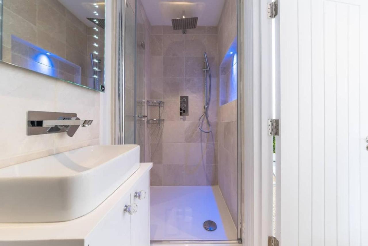 Luxury 2 Bed Apartment With Sw Facing Terrace Londen Buitenkant foto